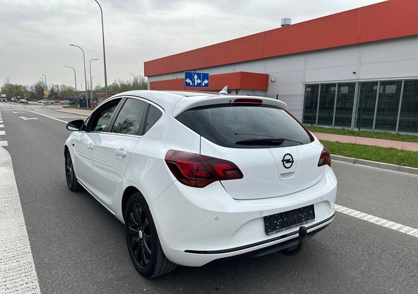 Opel Astra cena 28500 przebieg: 220000, rok produkcji 2013 z Czaplinek małe 56